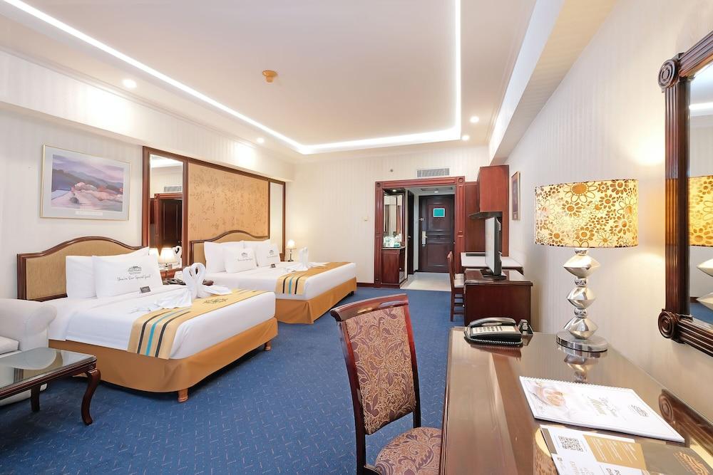 Sunlake Waterfront Resort and Convention Room Type - Executive Family Room