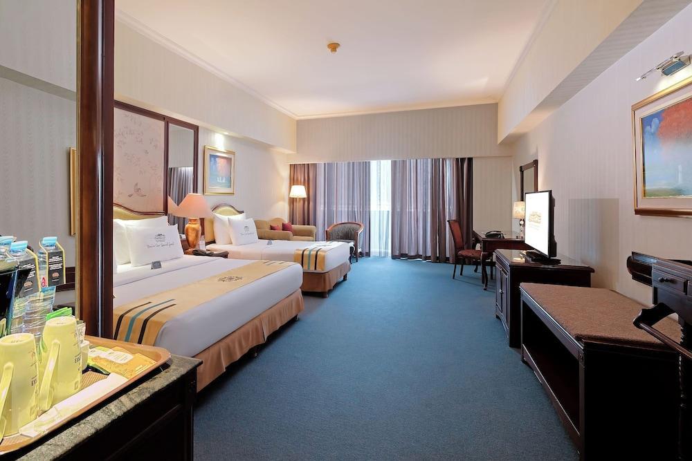 Sunlake Waterfront Resort and Convention Room Type - Deluxe Executive