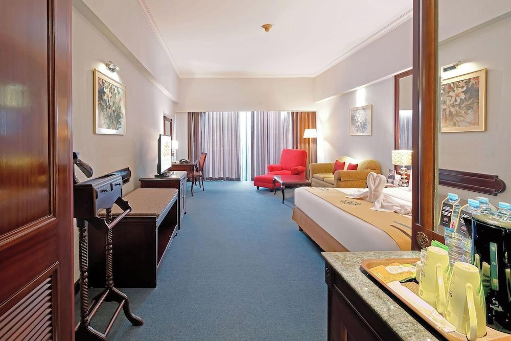Sunlake Waterfront Resort and Convention Room Type - Deluxe Room