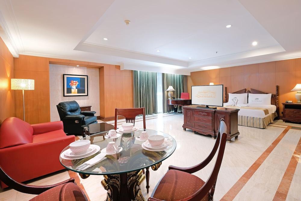 Sunlake Waterfront Resort and Convention Room Type - Ambassador Suite
