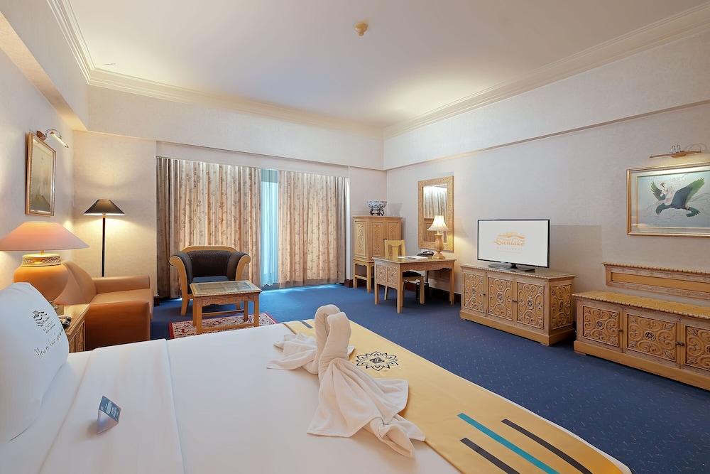 Sunlake Waterfront Resort and Convention Room Type - Oriental Suite
