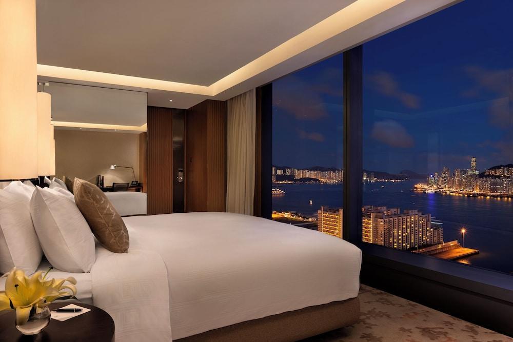 Hotel ICON Room Type - CLUB 38 Harbour View King (with Club Lounge Access)