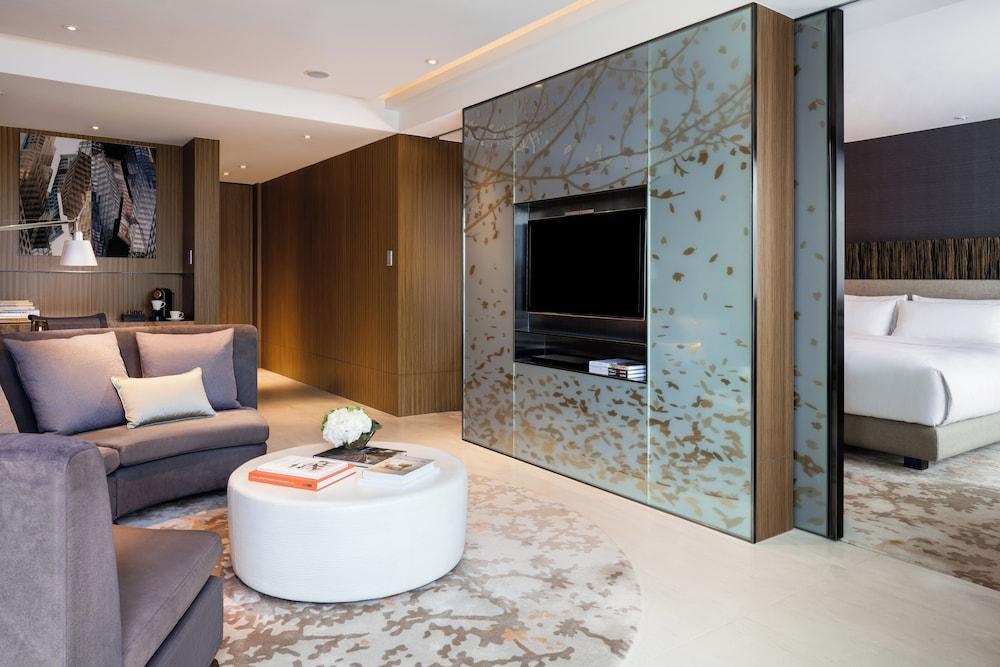 Hotel ICON Room Type - CLUB 65 Studio Suite King (with Club Lounge Access)