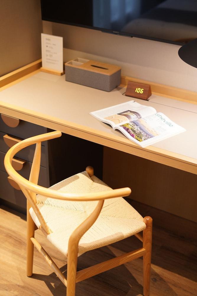 Dash Living on Prat Room Type - Superior Twin Room