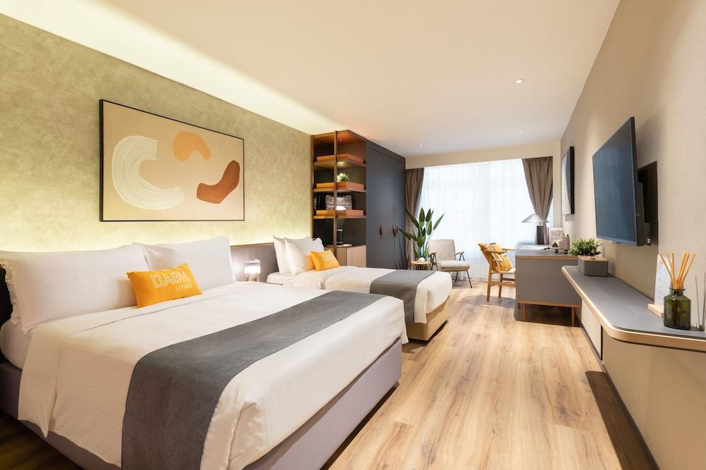 Dash Living on Prat Room Type - Family Triple Room