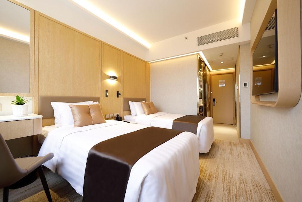 B P International Room Type - Club Floor - City Vista Twin Room
