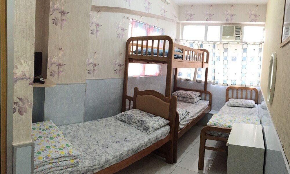 Dragon Hostel Room Type - 4people Room with Private Bathroom