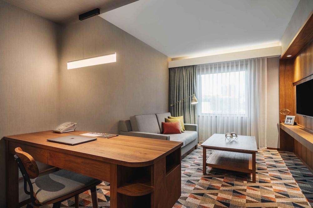 Eaton HK Room Type - Eaton Suite (Suite with Buffet Breakfast) Eaton HK Room Type - Eaton Suite (Suite with Buffet Breakfast)