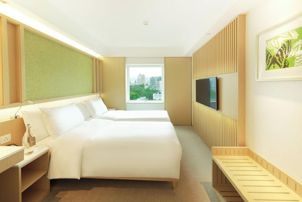 Eaton HK Room Type - Cabin Twin Beds