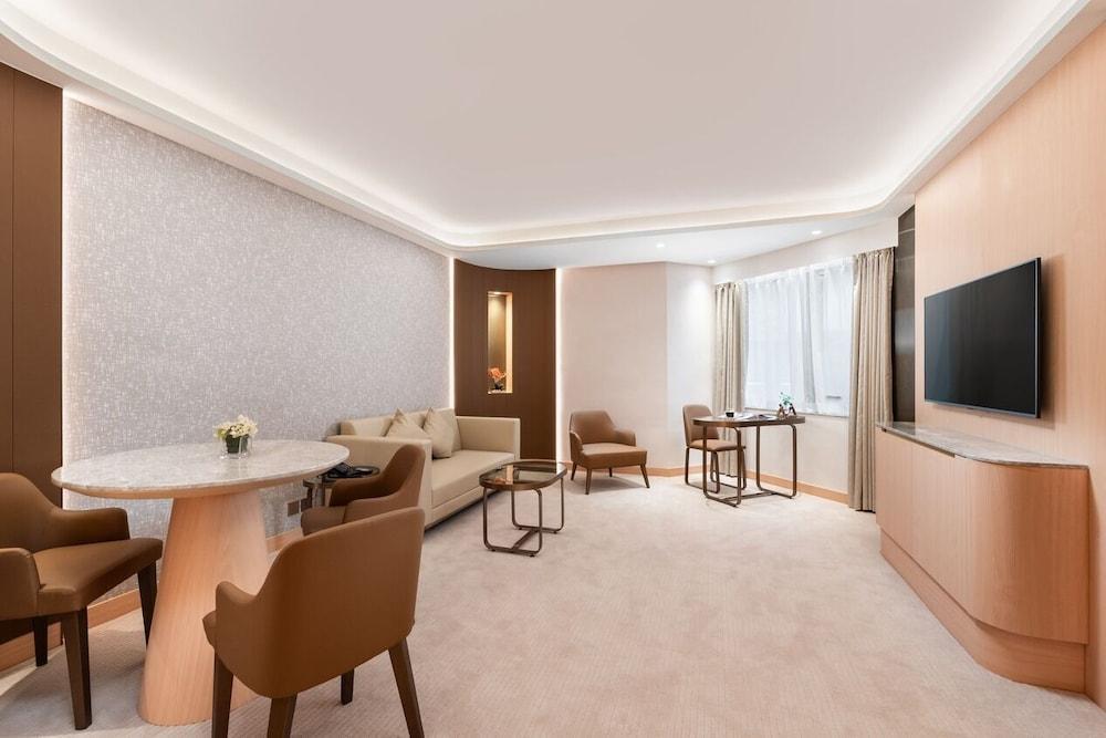 The Kimberley Hotel Room Type - Newly Renovated Deluxe Suite with Queen Bed