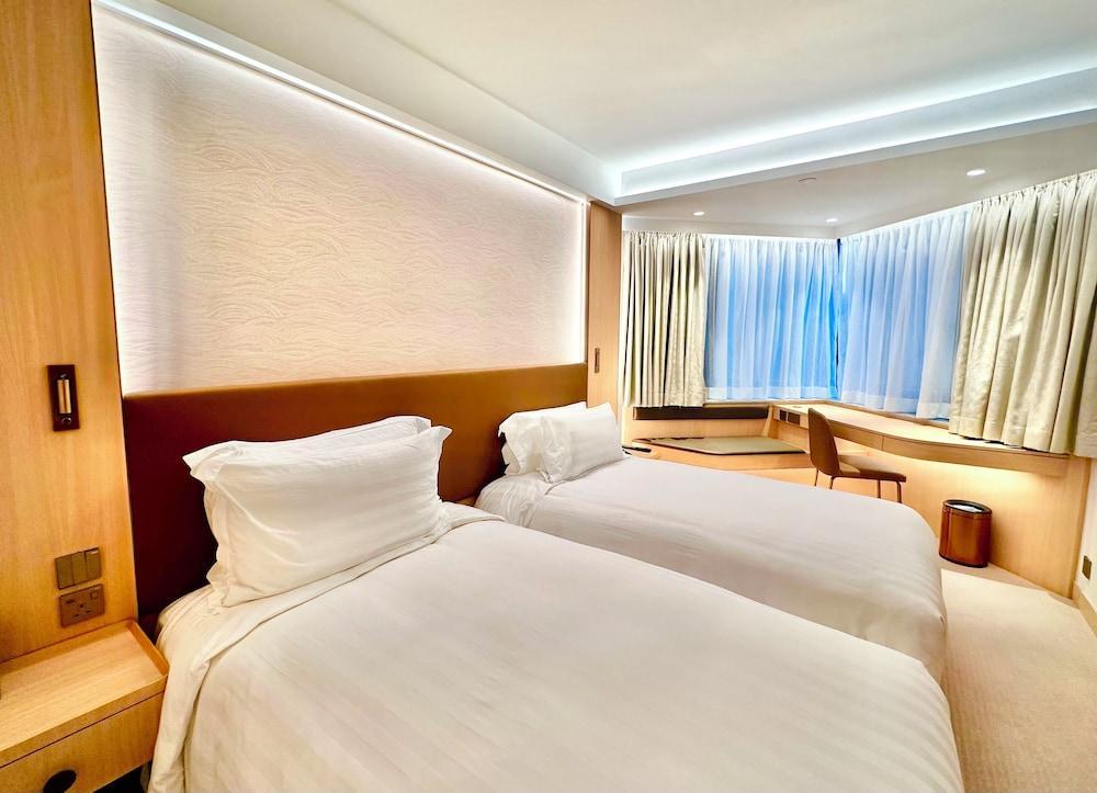 The Kimberley Hotel Room Type - Newly Renovated Superior Room with Twin bed The Kimberley Hotel Room Type - Newly Renovated Superior Room with Twin bed