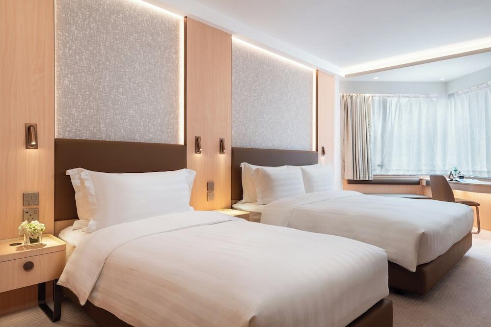 The Kimberley Hotel Room Type - Newly Renovated Deluxe Room with One Double Bed and One Single Bed