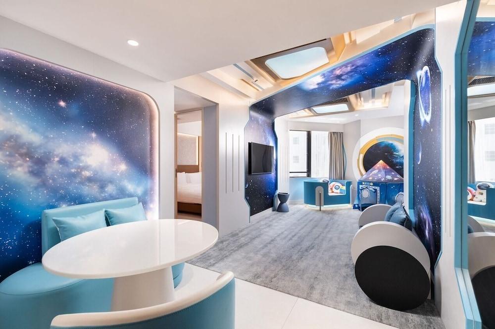 The Kimberley Hotel Room Type - Newly Renovated Space Theme Suite with Queen Bed