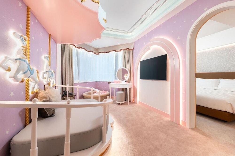 The Kimberley Hotel Room Type - Newly Renovated Princess Theme Suite with Queen Bed