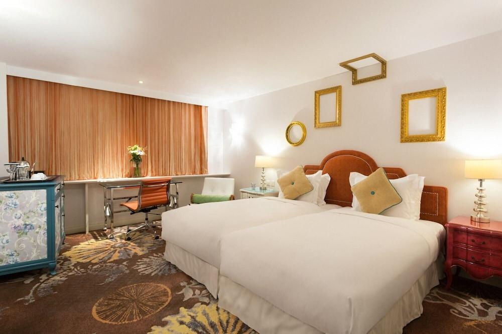 The Luxe Manor Room Type - Deluxe Room