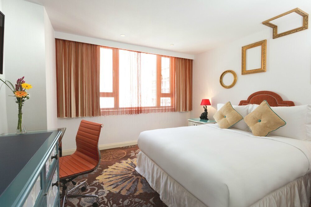 The Luxe Manor Room Type - Superior Room