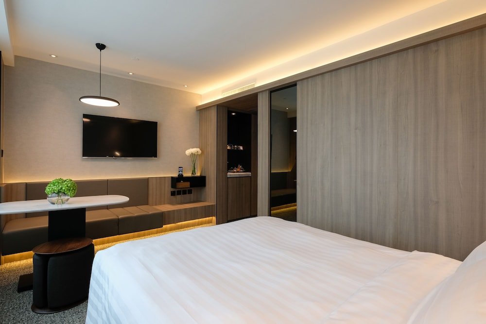 Nathan Hotel Room Type - Nathan Queen Room with 2 breakfasts