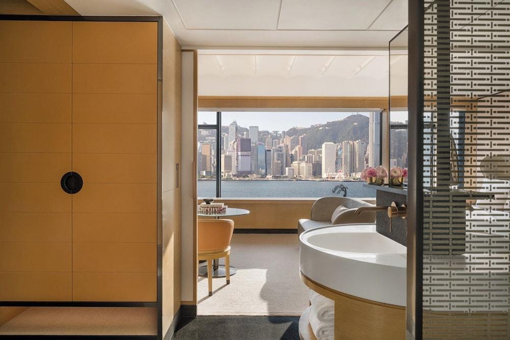 Regent Hong Kong Room Type - Premium Room, 1 King Bed, Harbor View
