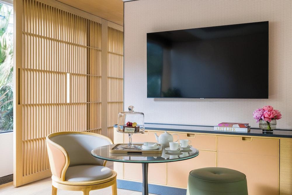 Regent Hong Kong Room Type - Club Suite, 1 Bedroom, Sea View (Regent Club Access) Regent Hong Kong Room Type - Club Suite, 1 Bedroom, Sea View (Regent Club Access)