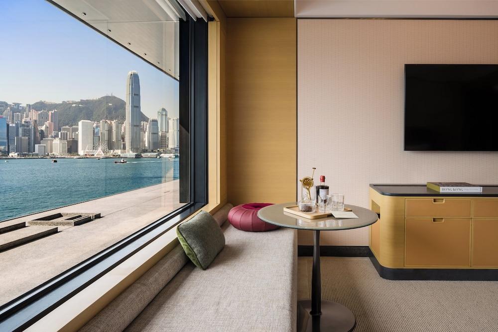 Regent Hong Kong Room Type - Classic Room, 1 King Bed, Harbor View (Daybed) Regent Hong Kong Room Type - Classic Room, 1 King Bed, Harbor View (Daybed)