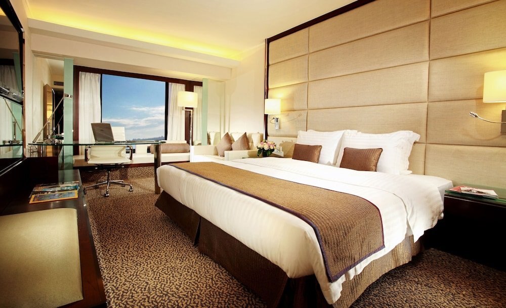 Regal Kowloon Hotel Room Type - Deluxe Room