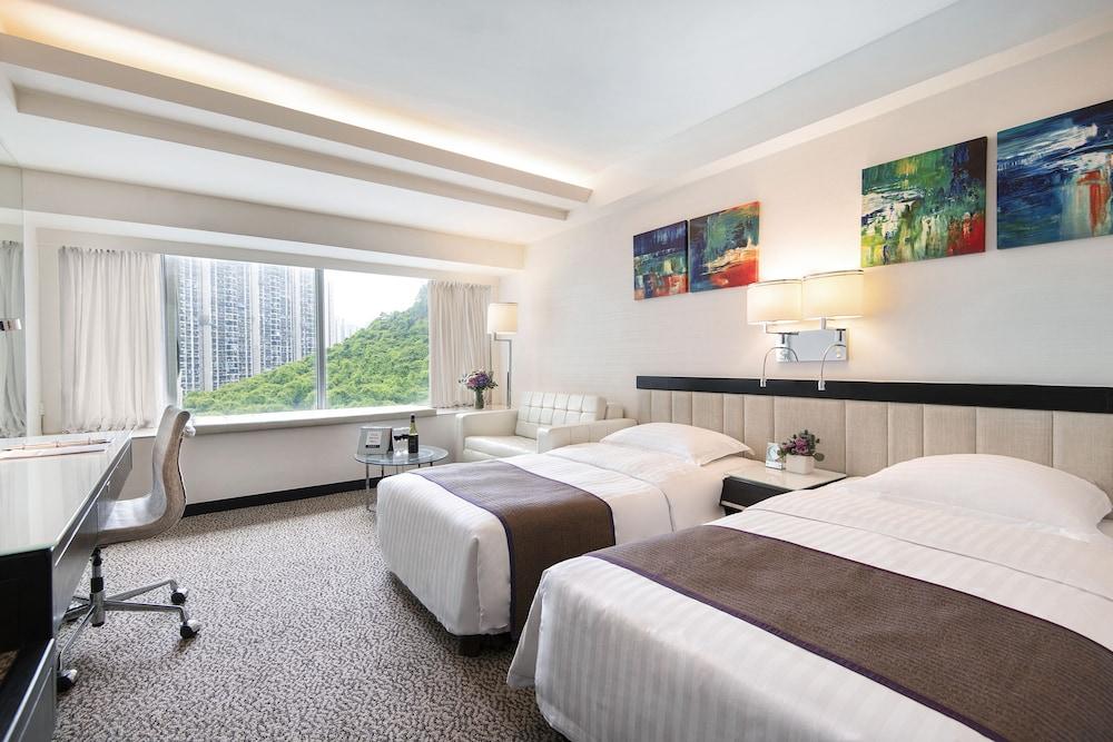 REGAL RIVERSIDE HOTEL Room Type - Superior Twin & Sofa Bed Room