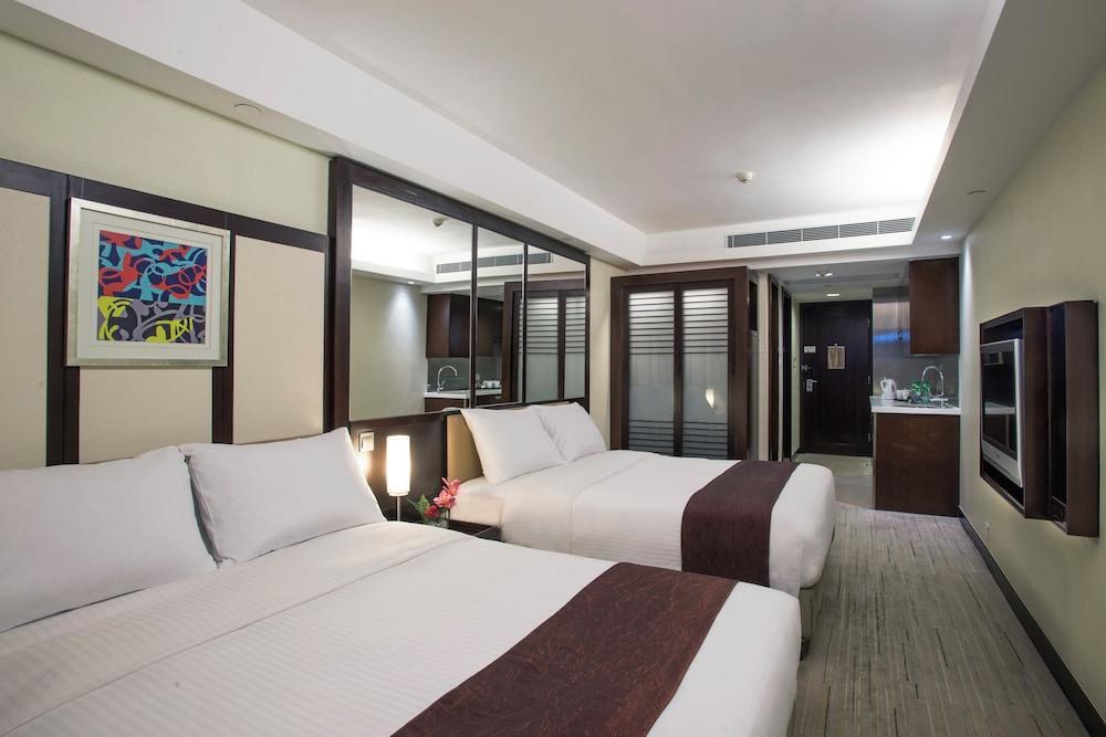 Royal View Hotel Room Type - Mountain View Family Room (2 Queen beds) Royal View Hotel Room Type - Mountain View Family Room (2 Queen beds)