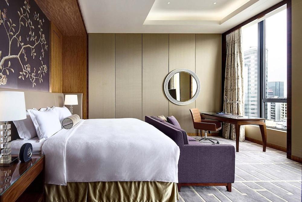 The Royal Garden Room Type - Sky Harbour Room