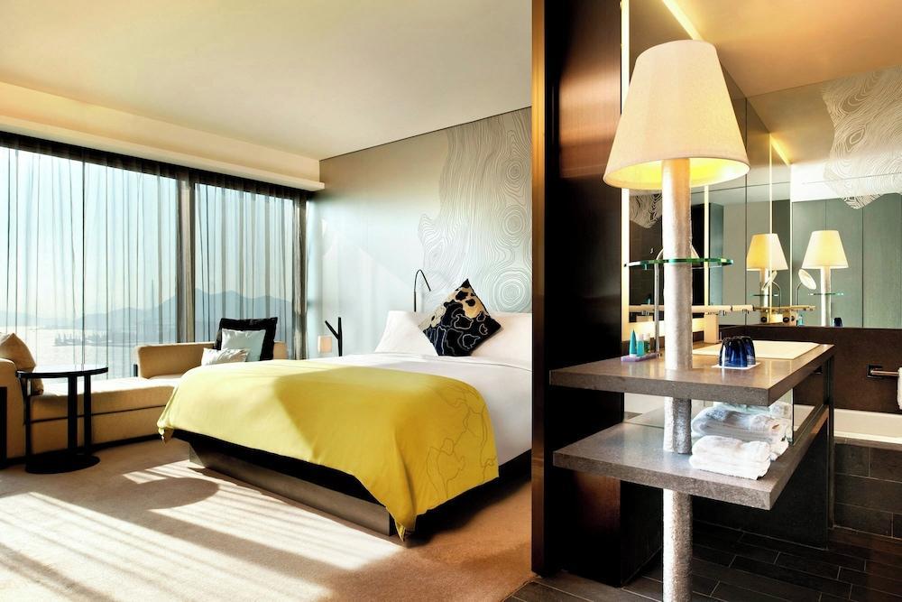 W Hong Kong by Marriott Room Type - Fabulous Room, Room, 1 King Bed, Oceanfront W Hong Kong by Marriott Room Type - Fabulous Room, Room, 1 King Bed, Oceanfront
