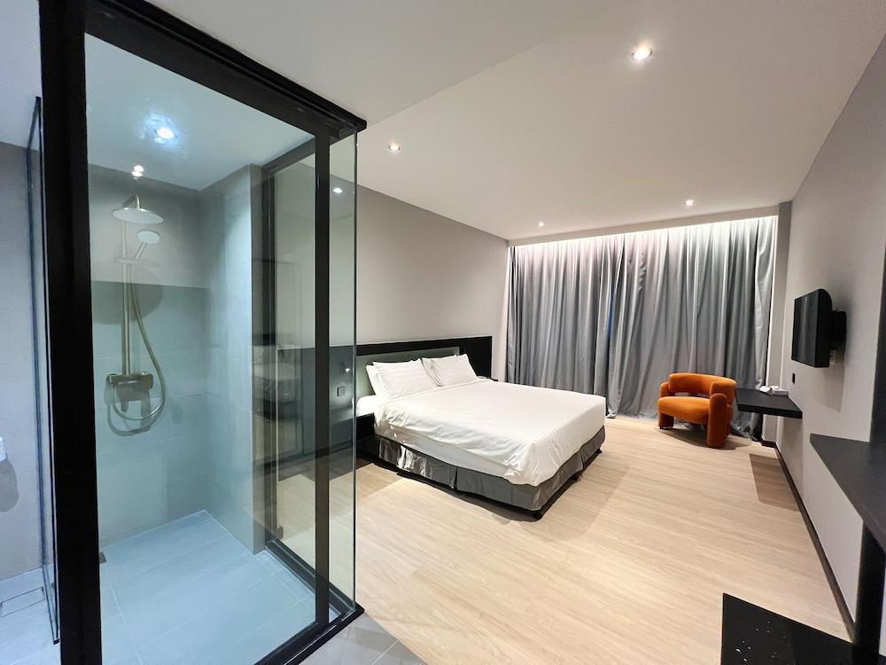 Crystal Crown Kuala Lumpur Room Type - Ruby King (Newly Renovated)