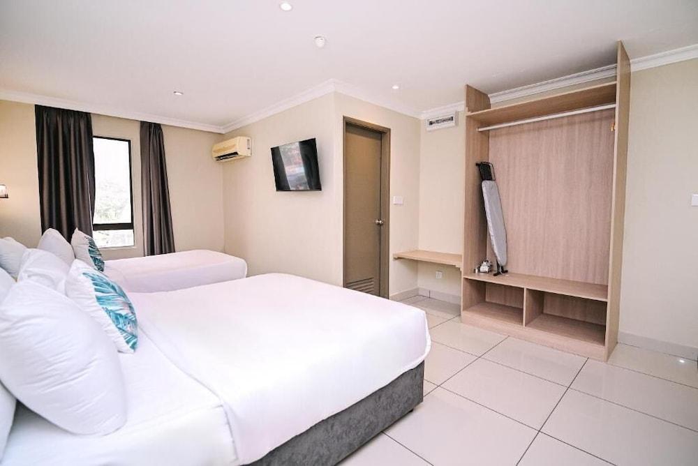 Kingston Hotel 6 Changkat Bukit Bintang Room Type - Deluxe Triple Room