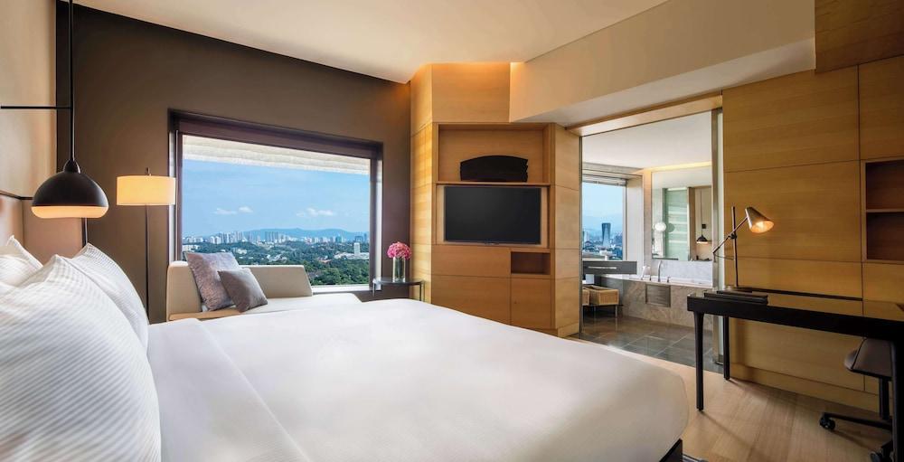 Hilton Kuala Lumpur Room Type - Deluxe Room, 1 King Bed, Refrigerator, Lake View (Plus) Hilton Kuala Lumpur Room Type - Deluxe Room, 1 King Bed, Refrigerator, Lake View (Plus)