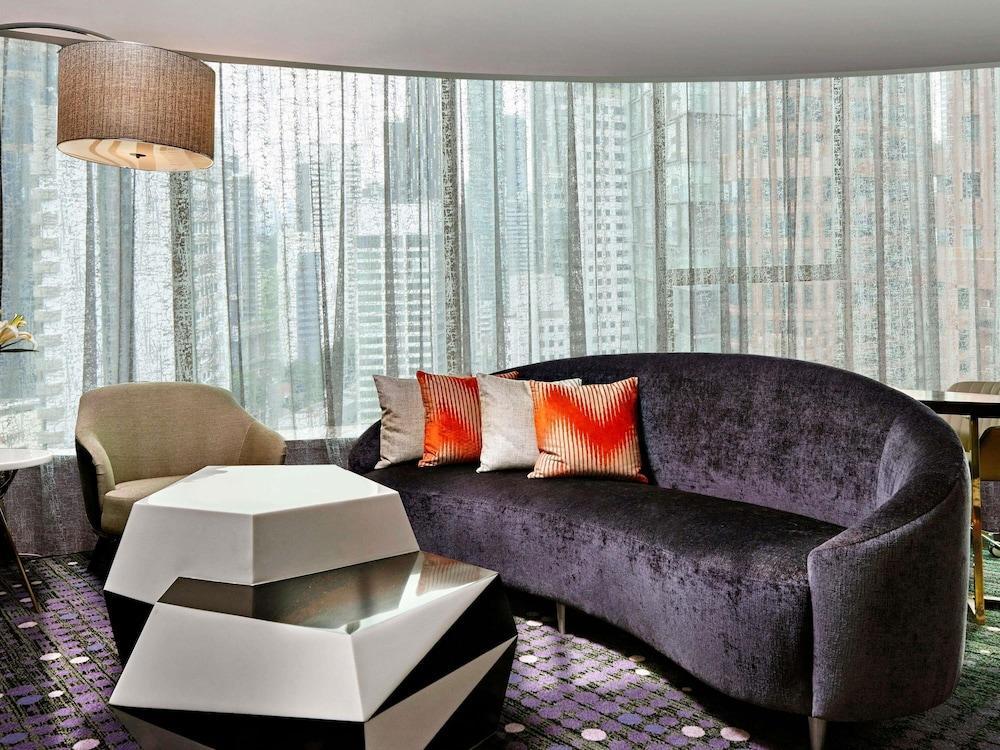 Pullman Kuala Lumpur City Centre Hotel and Residences Room Type - EXECUTIVE SUITE, Lounge Access, 1 King Size Bed