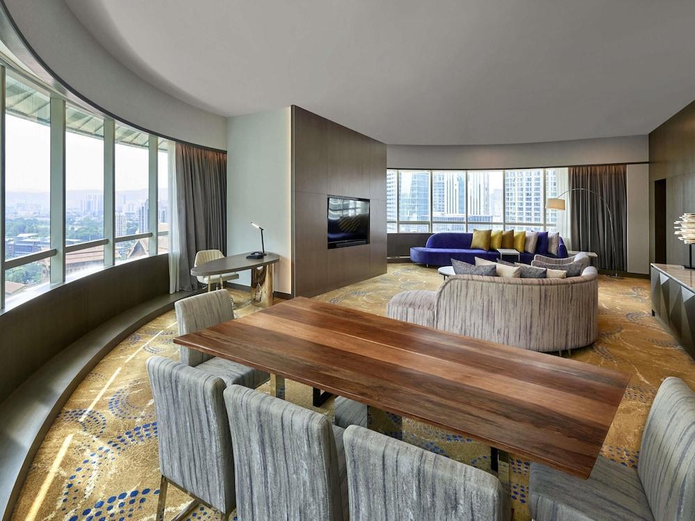 Pullman Kuala Lumpur City Centre Hotel and Residences Room Type - Club Penthouse, 1 King Bed, Club Lounge Access