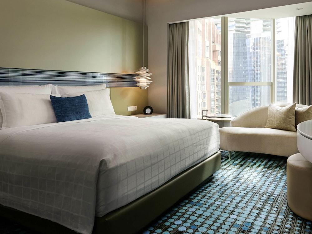 Pullman Kuala Lumpur City Centre Hotel and Residences Room Type - Premium Room, 1 King Bed