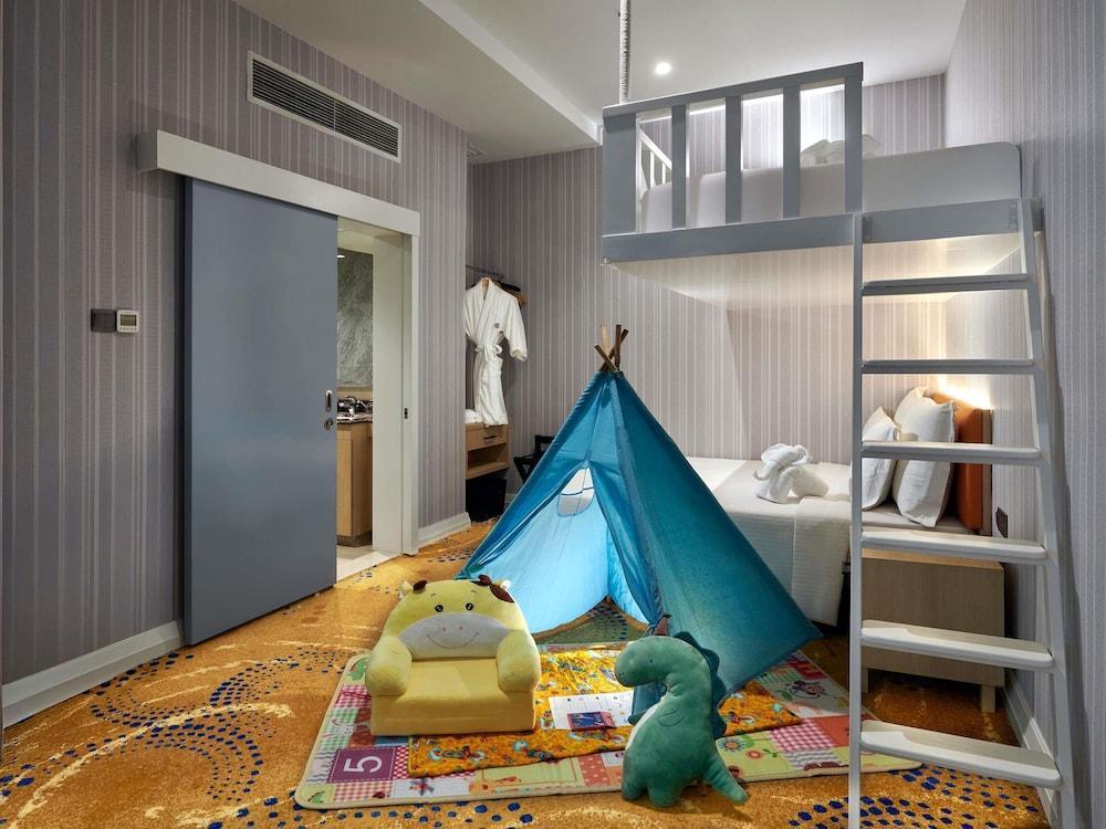 Pullman Kuala Lumpur City Centre Hotel and Residences Room Type - Family Apartment, 2 Bedrooms