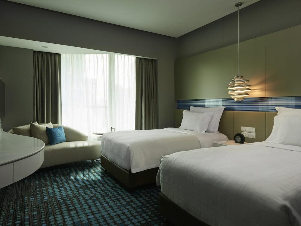 Pullman Kuala Lumpur City Centre Hotel and Residences Room Type - Premium Room, 2 Twin Beds