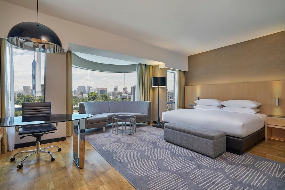 Renaissance Kuala Lumpur Hotel Room Type - Club Room, 1 King Bed
