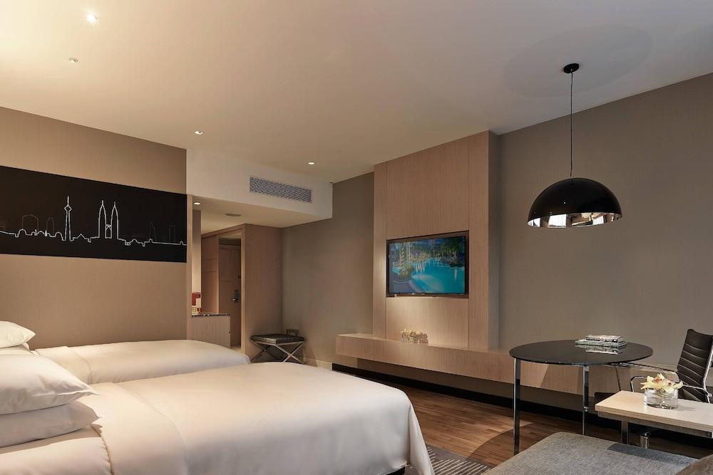 Renaissance Kuala Lumpur Hotel Room Type - Room, 1 Twin Bed, Pool Access, Pool View (Pool Access) Renaissance Kuala Lumpur Hotel Room Type - Room, 1 Twin Bed, Pool Access, Pool View (Pool Access)