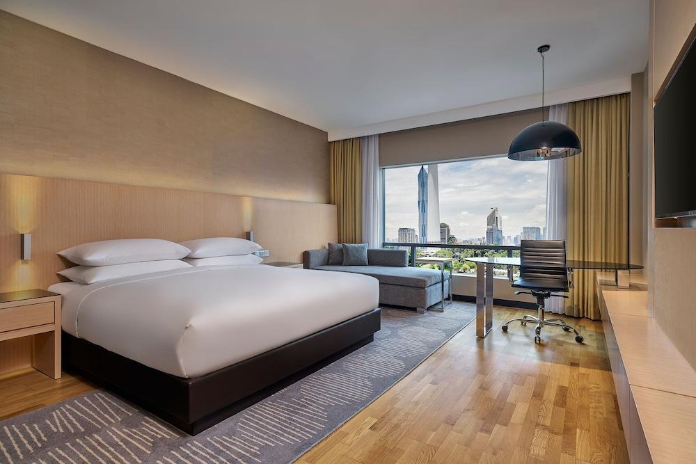 Renaissance Kuala Lumpur Hotel Room Type - Deluxe Room, 1 King Bed with Sofa bed Renaissance Kuala Lumpur Hotel Room Type - Deluxe Room, 1 King Bed with Sofa bed