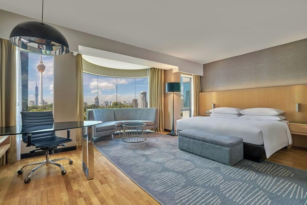 Renaissance Kuala Lumpur Hotel Room Type - Deluxe Room, 1 King Bed