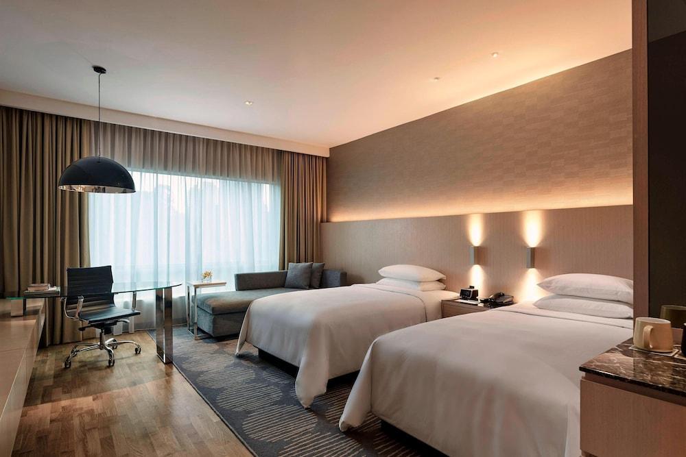 Renaissance Kuala Lumpur Hotel Room Type - Club Room, 2 Twin Beds