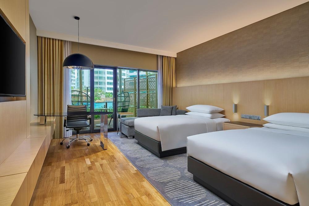 Renaissance Kuala Lumpur Hotel Room Type - Room, 1 Twin Bed, Pool Access, Pool View (Pool Access) Renaissance Kuala Lumpur Hotel Room Type - Room, 1 Twin Bed, Pool Access, Pool View (Pool Access)