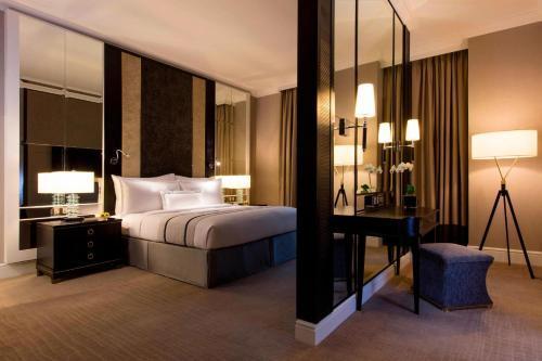 The Ritz-Carlton, Kuala Lumpur - Tap to explore photos
