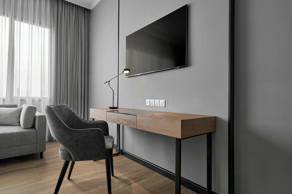 AC Hotel Kuala Lumpur by Marriott Room Type - Deluxe Room, 1 King Bed with Sofa bed