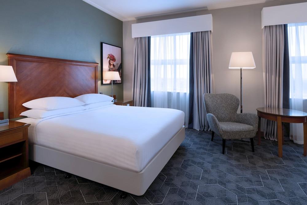 Delta Hotels by Marriott Bexleyheath Room Type - Deluxe Room, 1 Queen Bed