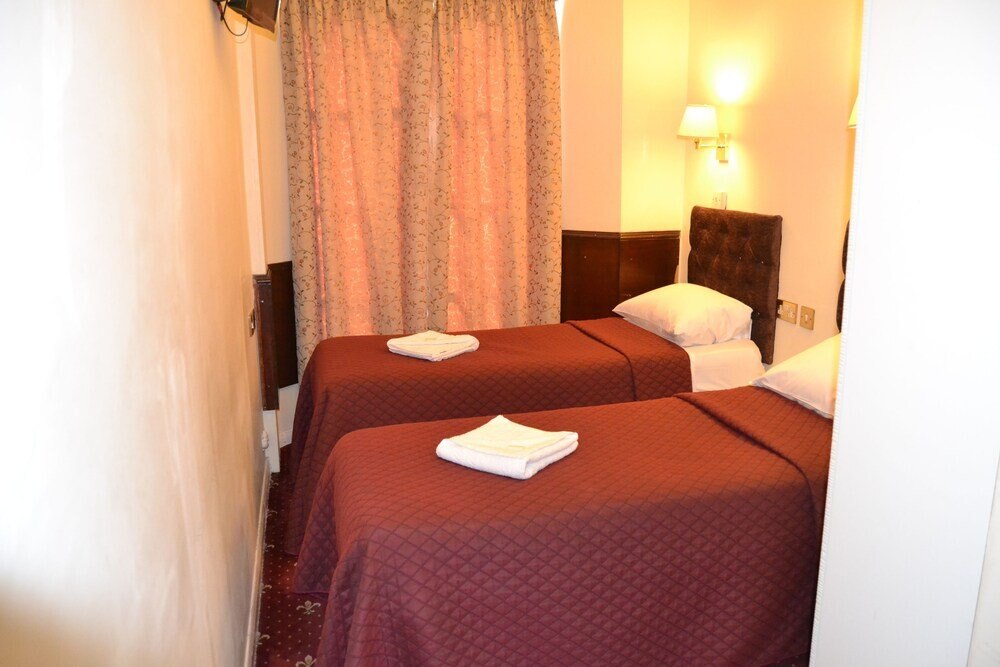 Hyde Park Court Hotel Room Type - Twin Room