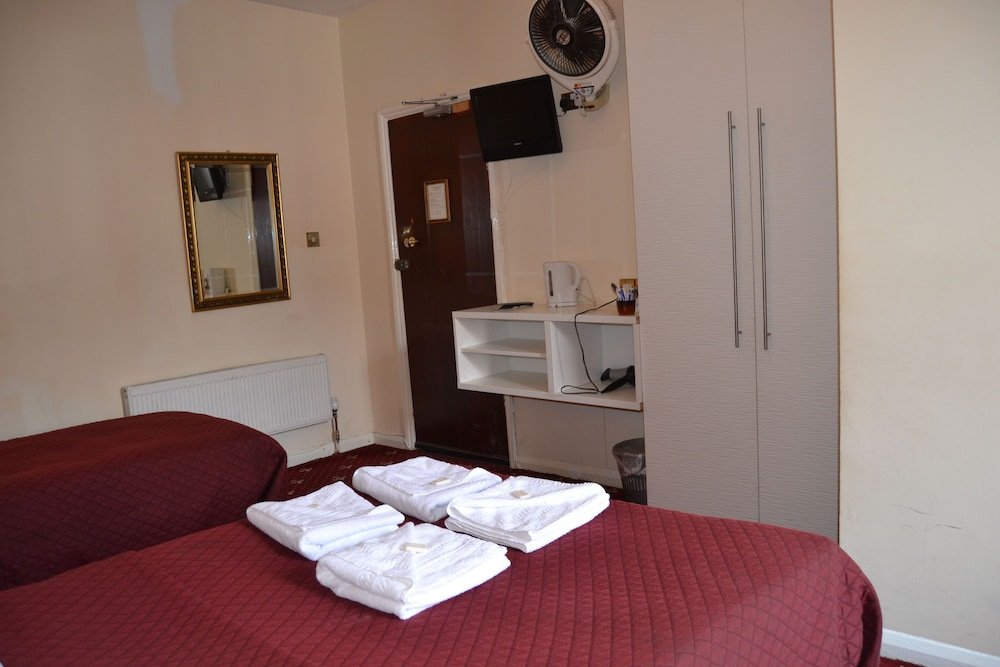 Hyde Park Court Hotel Room Type - Quadruple Room Hyde Park Court Hotel Room Type - Quadruple Room