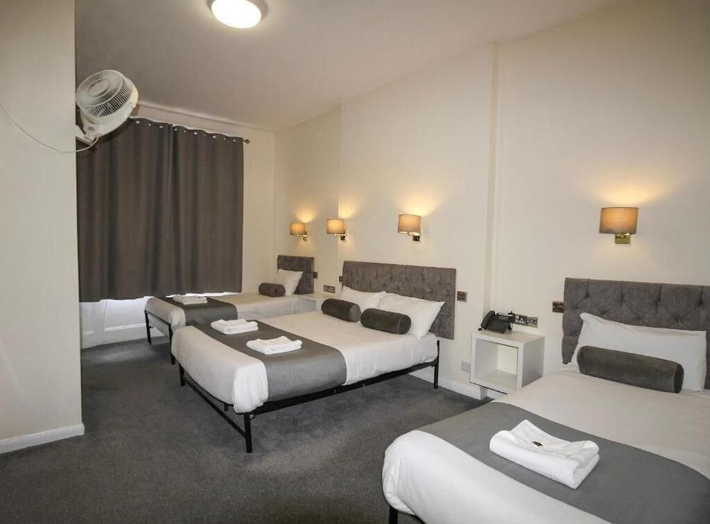 Hyde Park Court Hotel Room Type - Quadruple Room Hyde Park Court Hotel Room Type - Quadruple Room