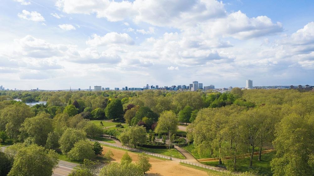 The Lanesborough, Oetker Hotels Room Type - Deluxe Room, Park View